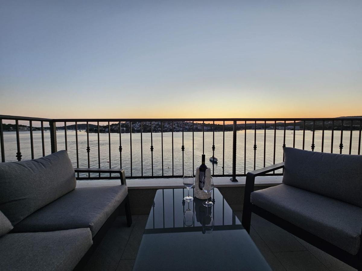 Villa Lux Apartments Рогозница Экстерьер фото