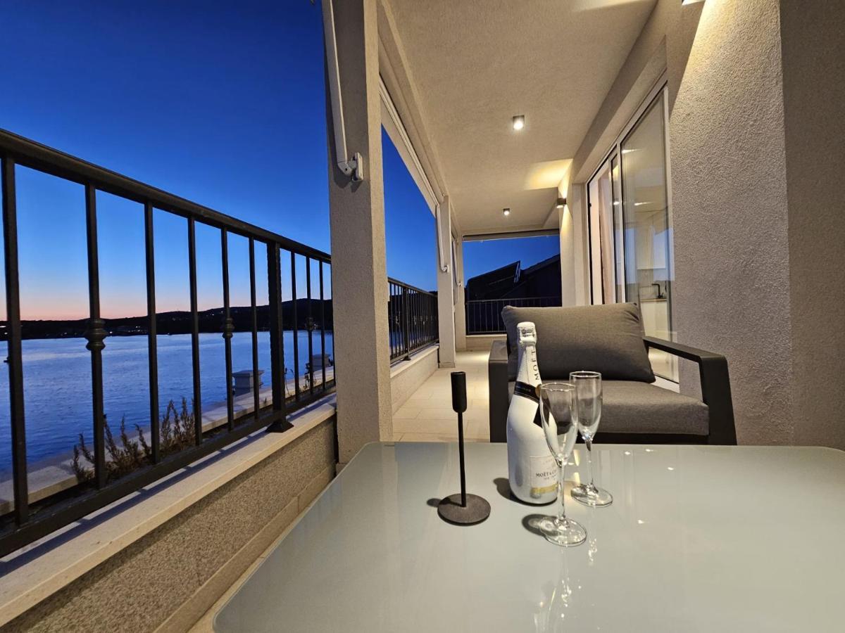 Villa Lux Apartments Рогозница Экстерьер фото