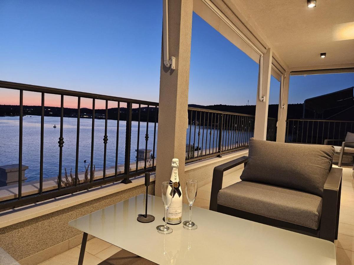 Villa Lux Apartments Рогозница Экстерьер фото